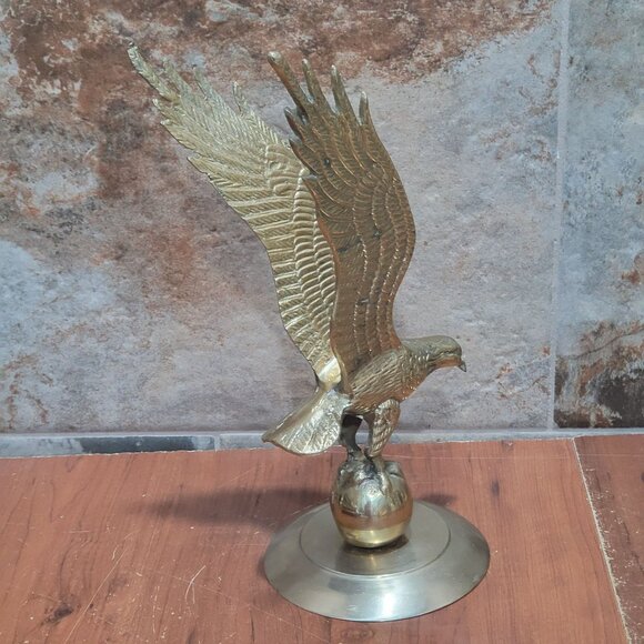 Vintage Solid Brass Eagle in Flight Bird Sculpture American Bald Eagle Perched o - Picture 11 of 14
